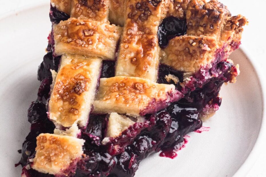 Sweeten Your Christmas with Elina Vara's Irresistible Blueberry Pie