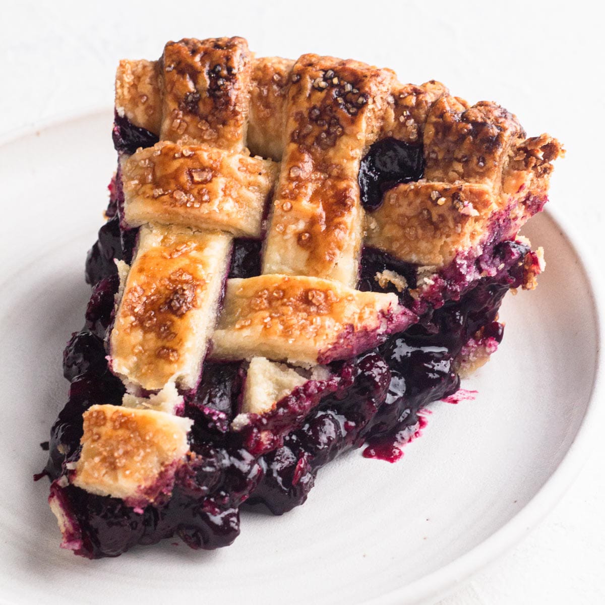 Sweeten Your Christmas with Elina Vara's Irresistible Blueberry Pie