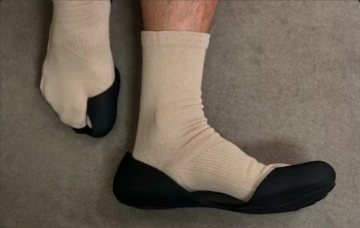 Balenciaga's  Latest 'Zero' Shoe Leaves Foot Exposed, Internet Calls It "Toe Cap"