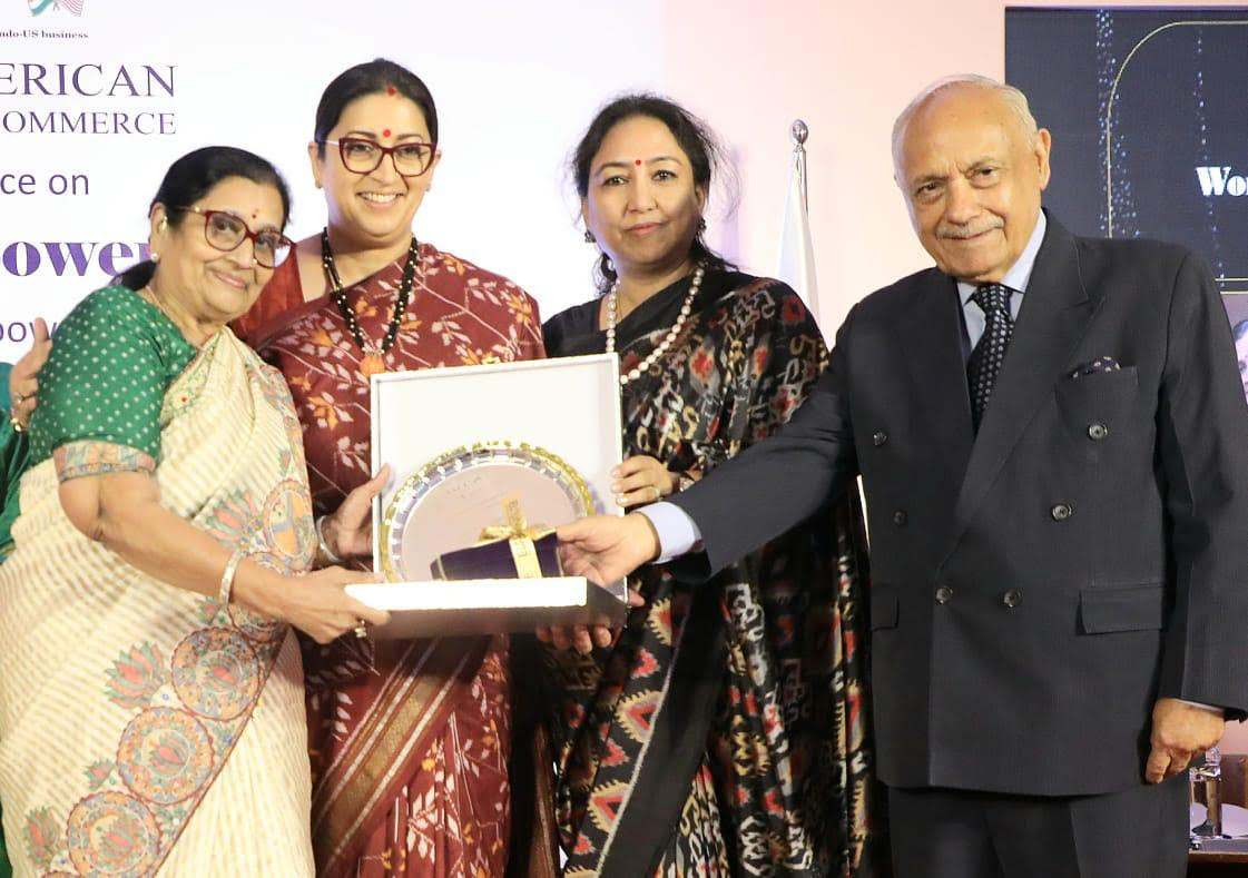 Asha Gautam Honored with Craft Revivalist and Textile Conservationist Award by IACC